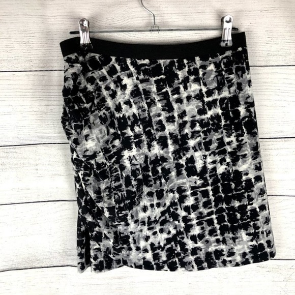 BCBGMaxAzria Black & White Leopard Print Wrap Mini Skirt - Picture 6 of 9